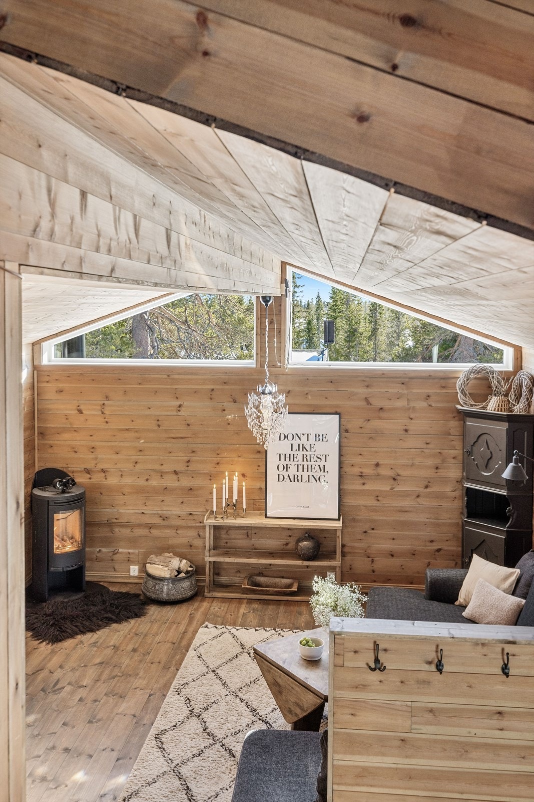 Vi beveger oss ned og til spisestua. Galleribilde