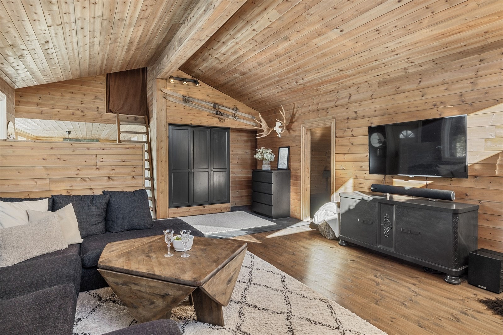 Vi beveger oss ned til soverommene, sett på høyre side. Galleribilde