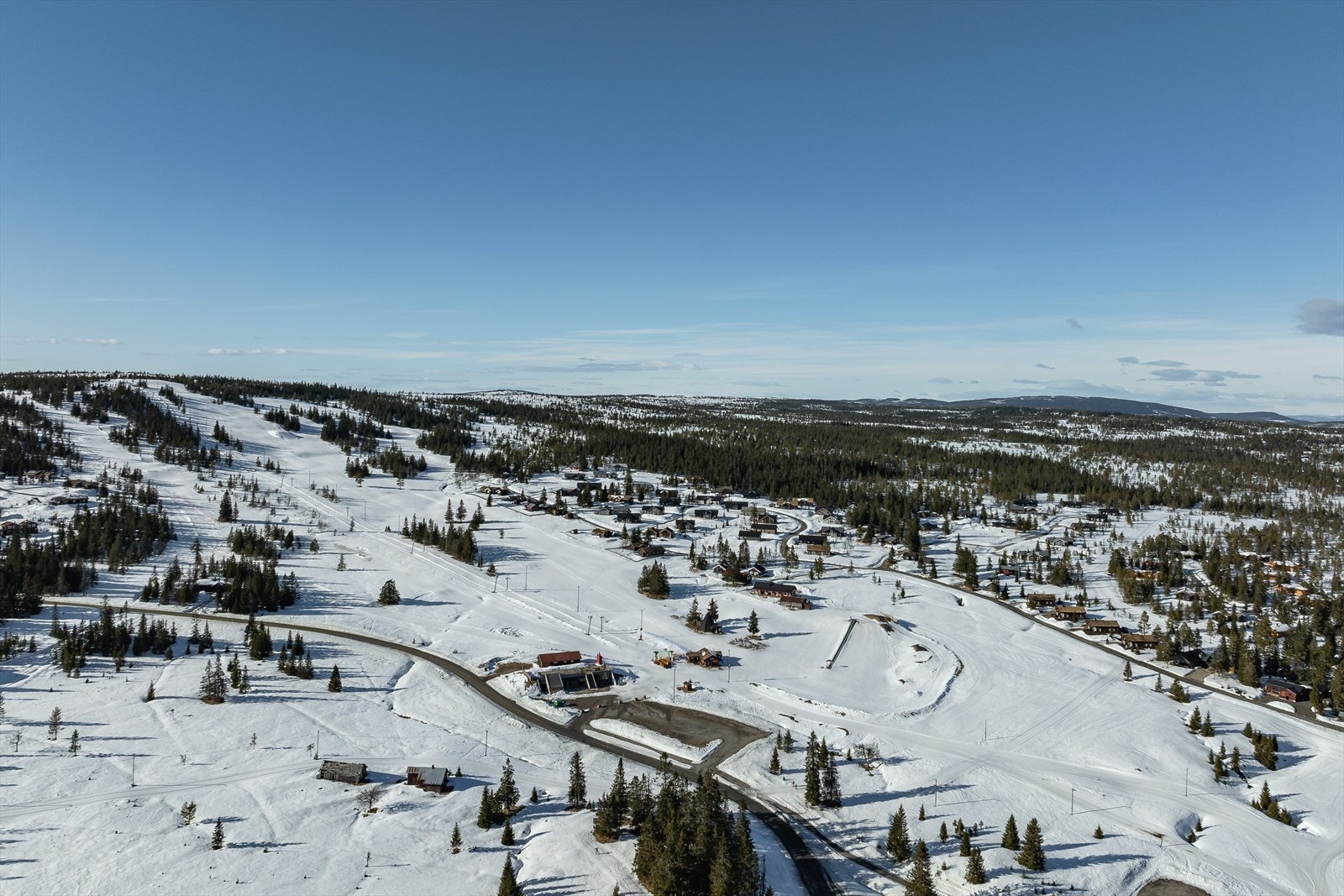 Budor Ski- og kjelkeanlegg med 2 skitrekk. Ca. 2 km fra hytta. Galleribilde