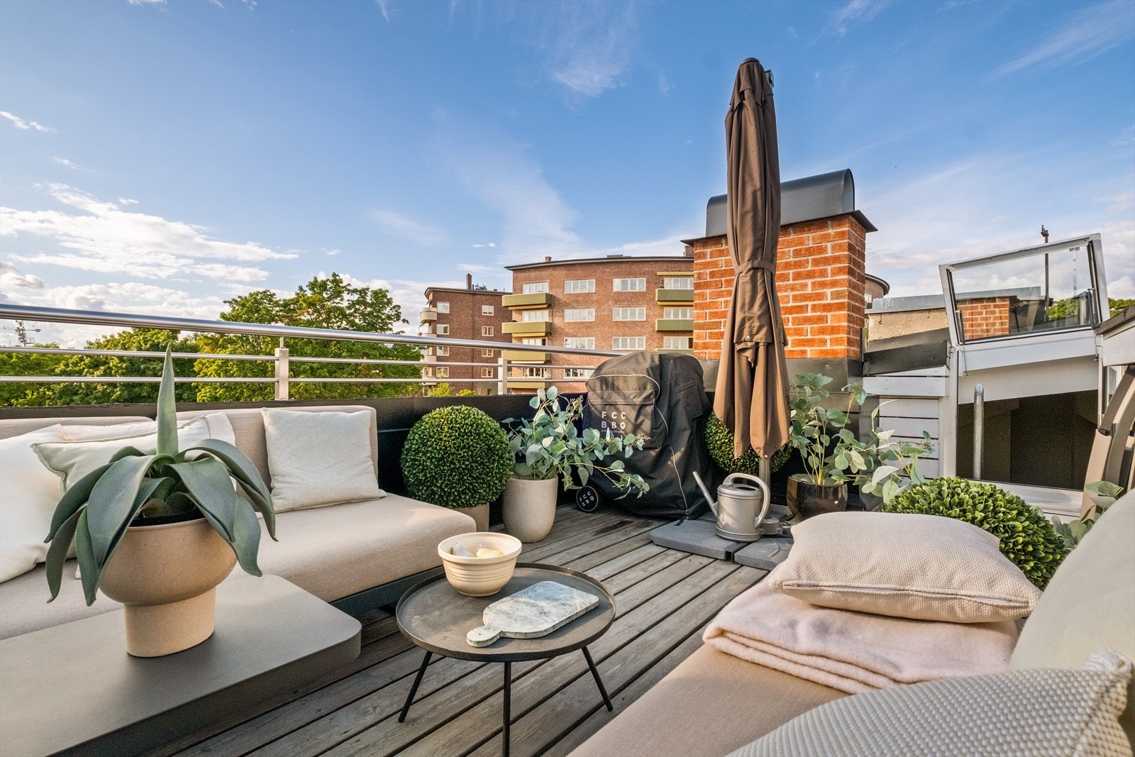 En særdeles innholdsrik og tiltalende toppleilighet med mye å by på! Galleribilde