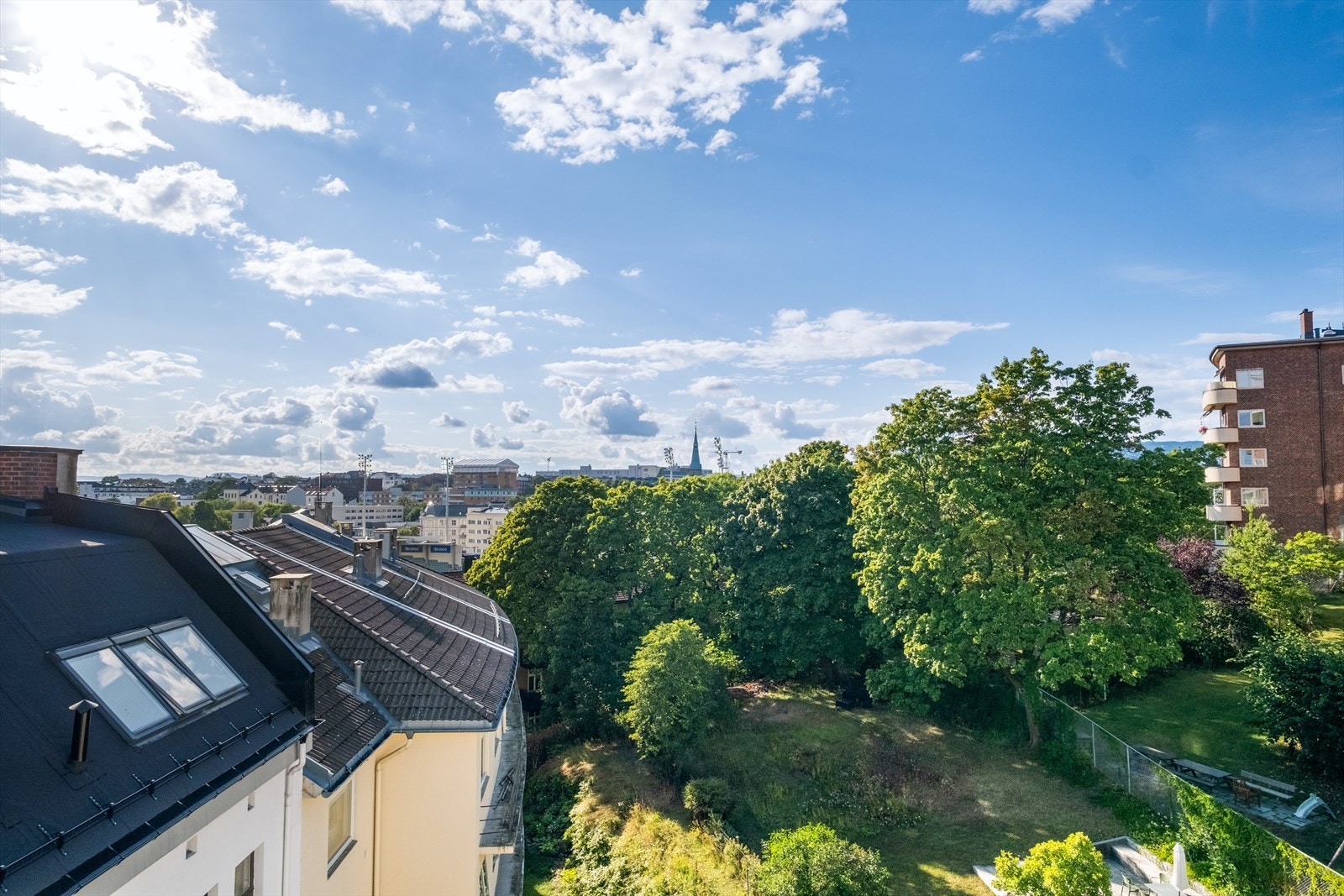 Frodig utsikt fra takterrassen. Galleribilde