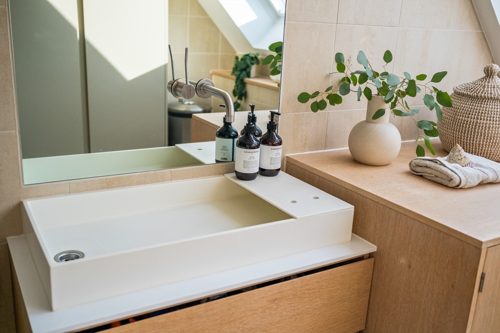 Elegant Vola-armatur gir badet et luksuriøst preg. Galleribilde