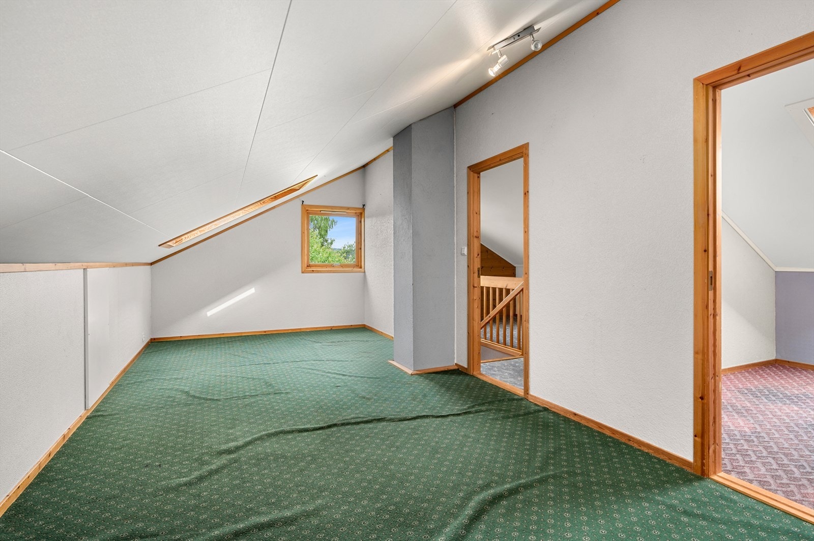 Loftstue. Galleribilde