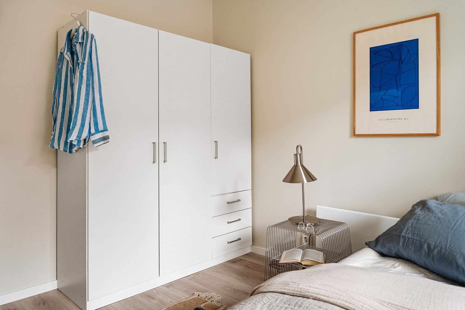 Her er det god plass til å innrede med dobbeltseng og garderobeløsning. Galleribilde