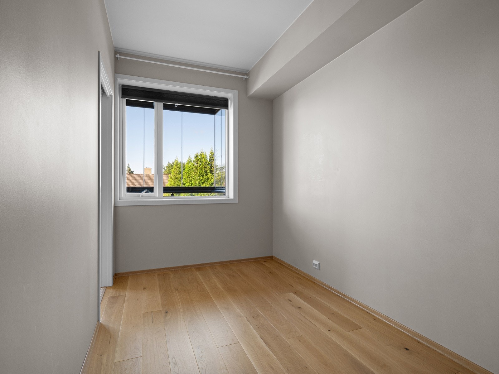 Soverommet har en god størrelse og plass til dobbeltseng samt garderobeløsning. Galleribilde