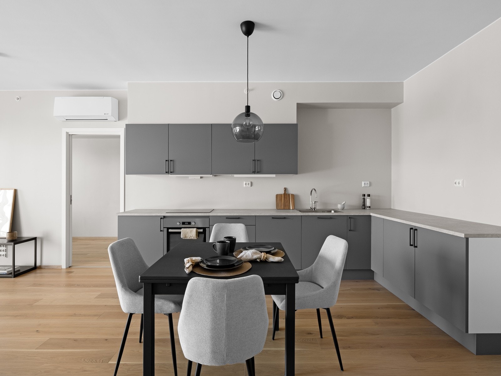 Det er også tilrettelagt for frittstående kjøleskap. Galleribilde