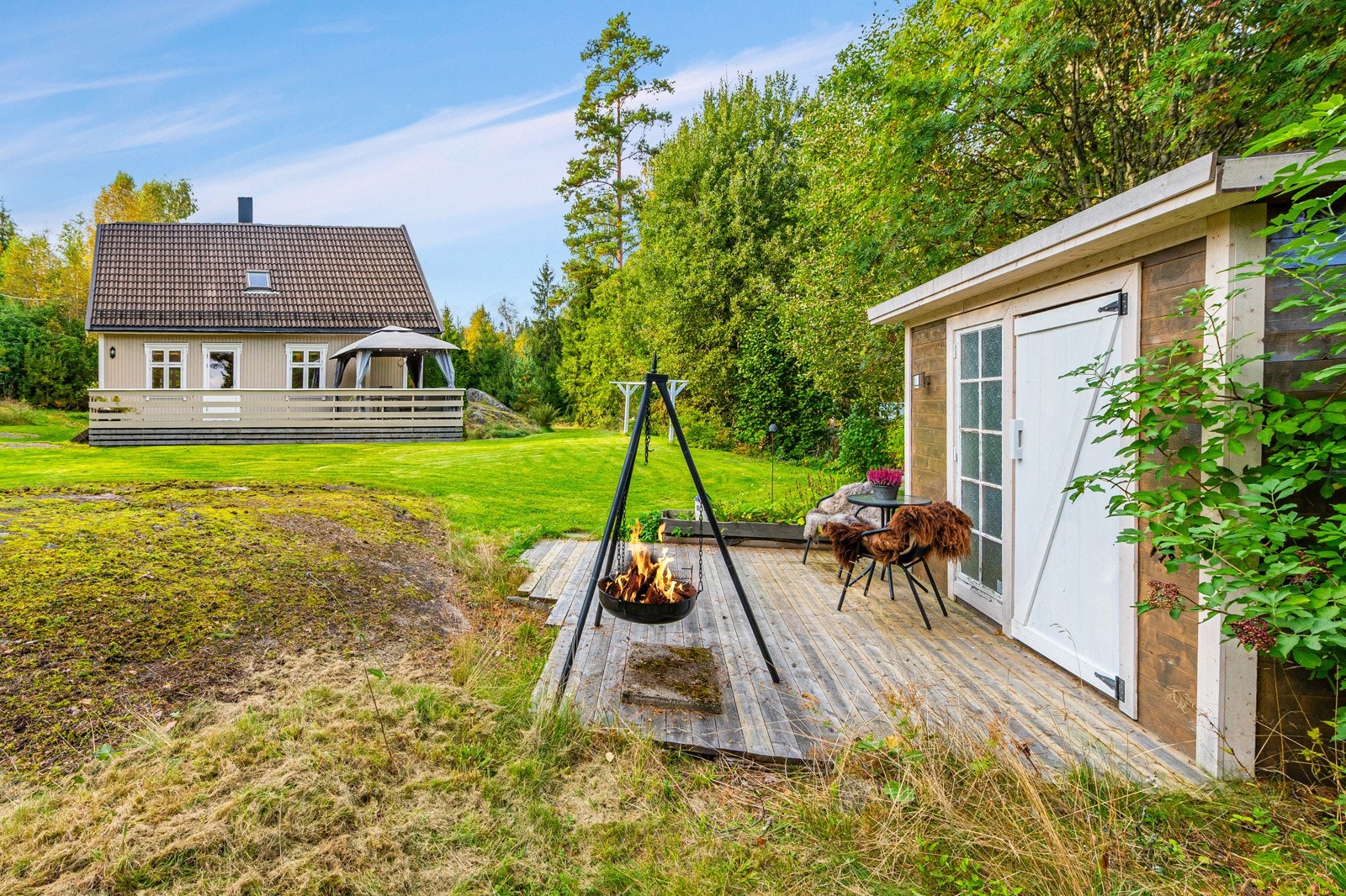 Redskapsbod med en liten platting Galleribilde