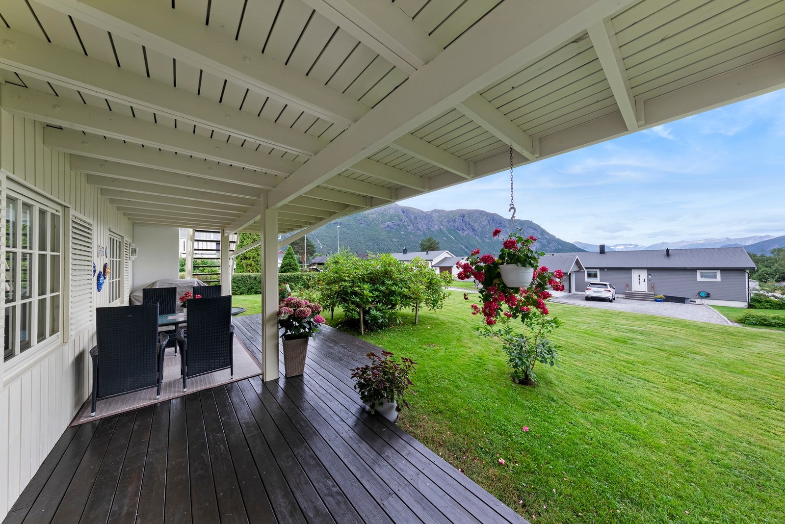 Overbygd terrasse på bakkeplan Galleribilde