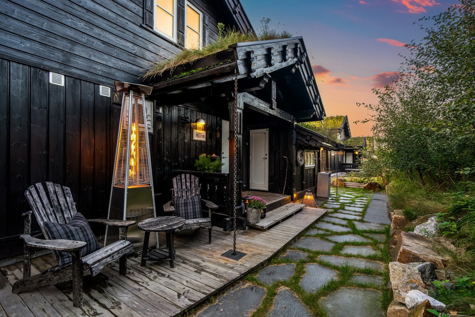 Inngangspartiet om kvelden. Galleribilde