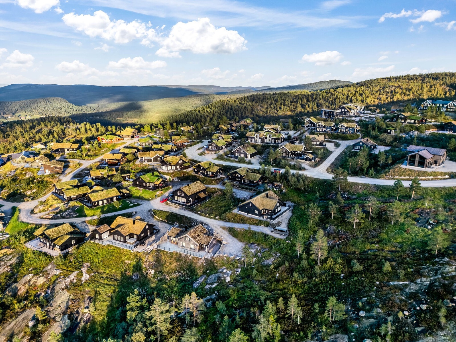 Rytterspranget er en fantastisk destinasjon for skientusiaster og familier. Fra hytta kan du kjøre på ski rett ut i tilfarerløypa til skisenteret. Galleribilde