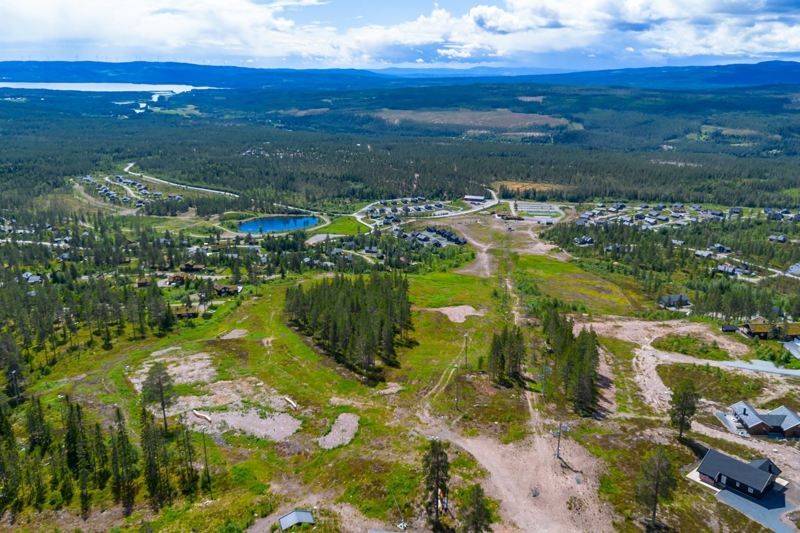 På Furutangen finner du en av landets lengste og fineste lysløyper for langrenn. Det er flere valgmuligheter til lengde og traséer og lengste trasé er 5,5 km med spennende høydeprofiler. Galleribilde