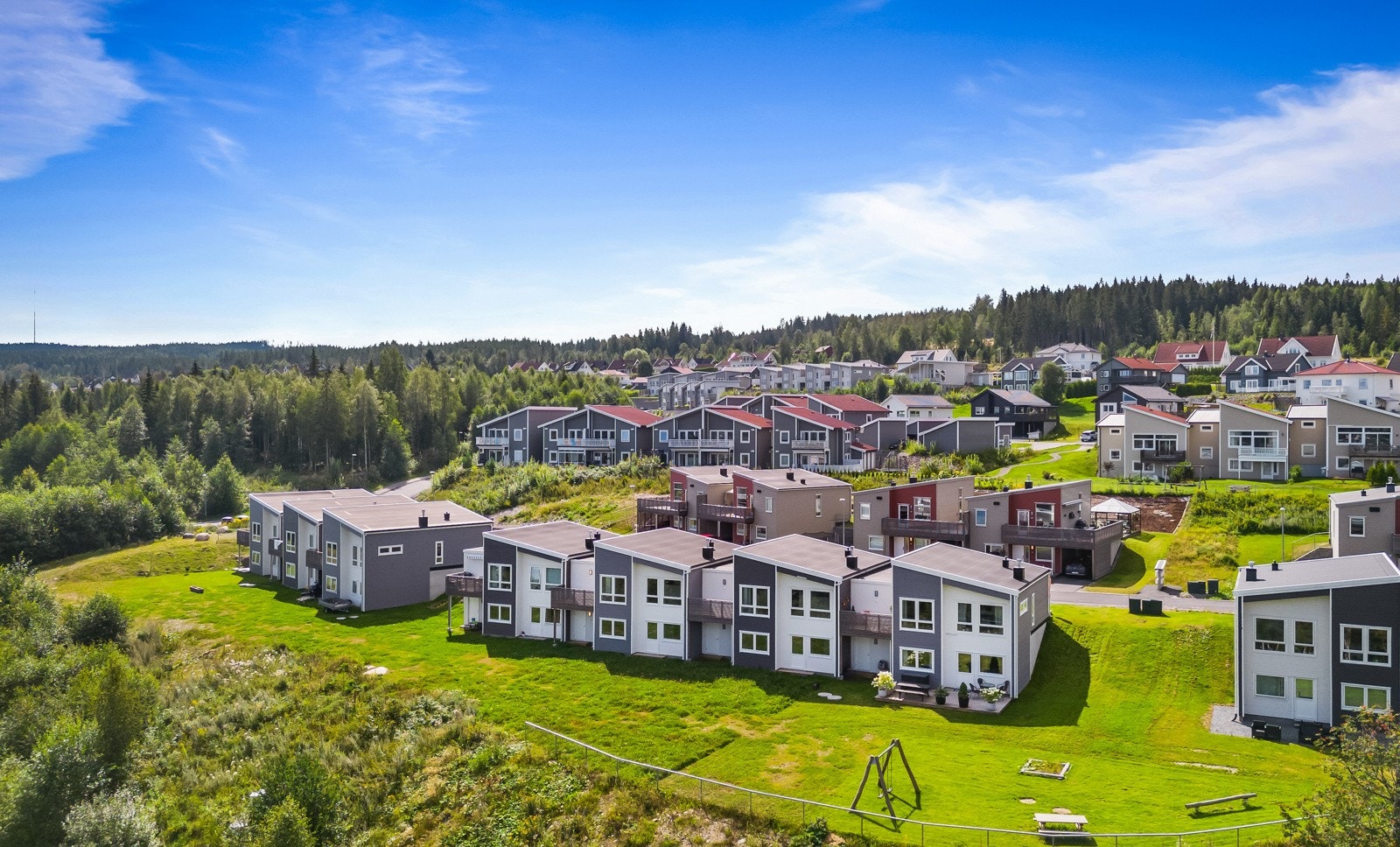 Attraktivt og barnevennlig nabolag med nærhet til skole og barnehage! Her kan barna vokse opp i trygge omgivelser. Galleribilde