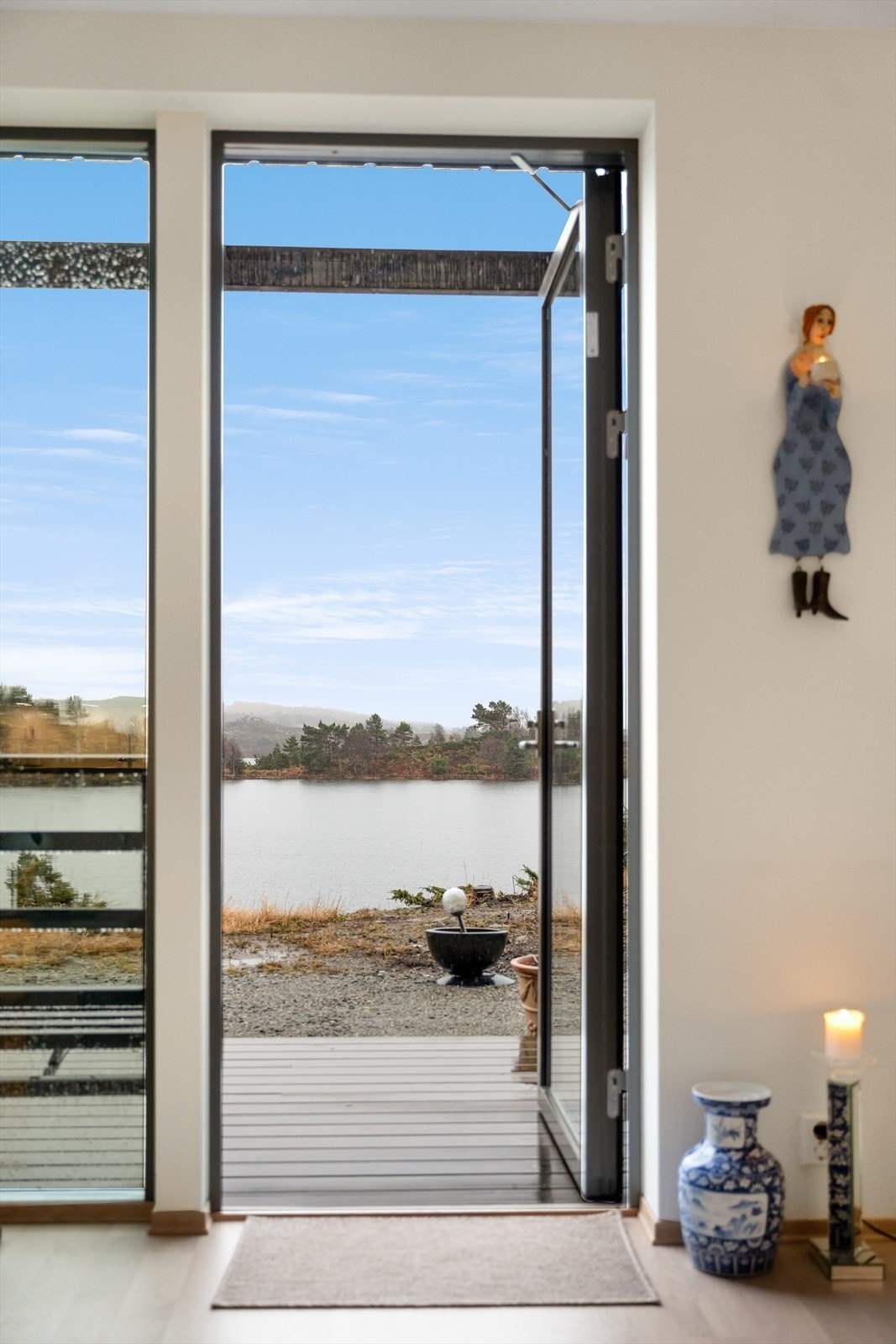 Stuen har utgang til terrassen Galleribilde