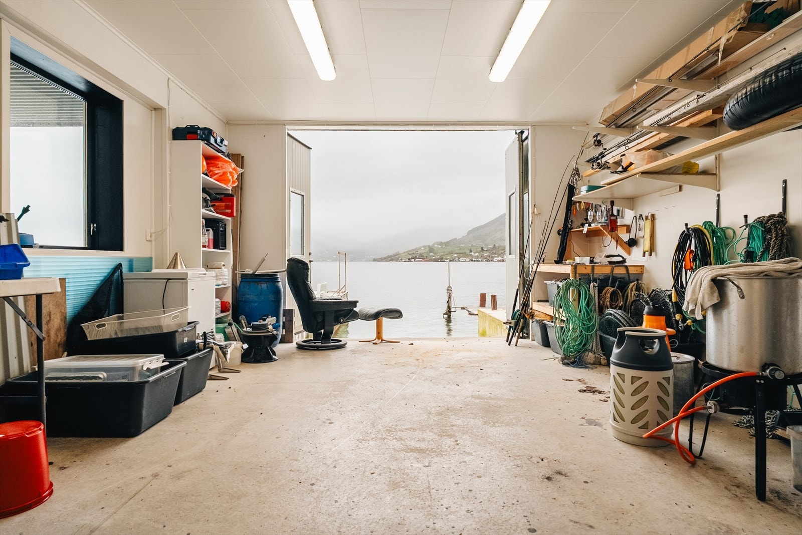 Fantastisk naust med mulighet for vinterlagring av båt opp til 19 fot. Galleribilde