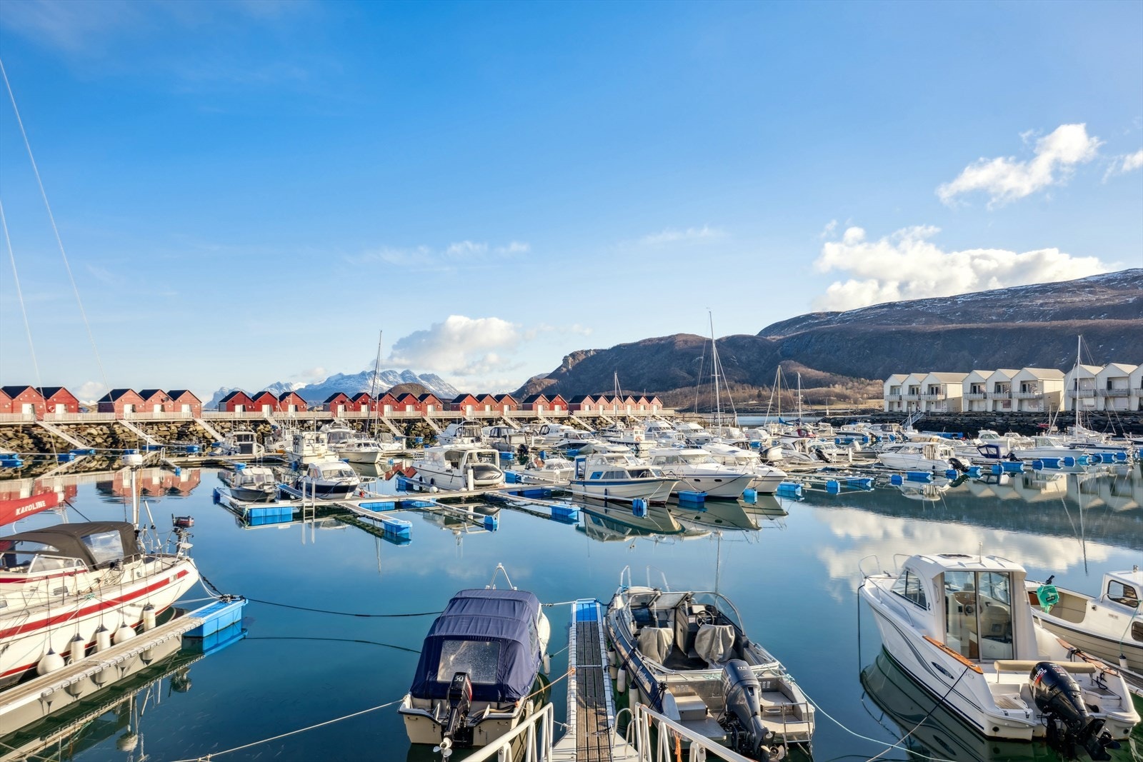 Tilhørende båtplass like ved boligen. Galleribilde