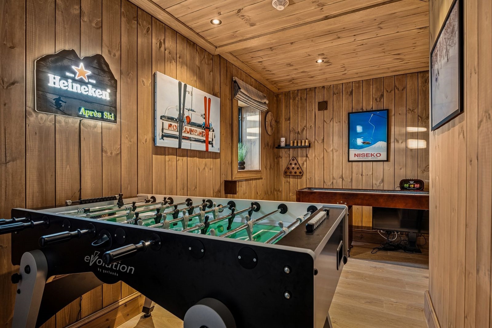 Rommet er et fleksibelt areal som kan tilpasses ulike behov, enten som treningsrom, gjesterom, verksted, lekerom eller kontor. Galleribilde