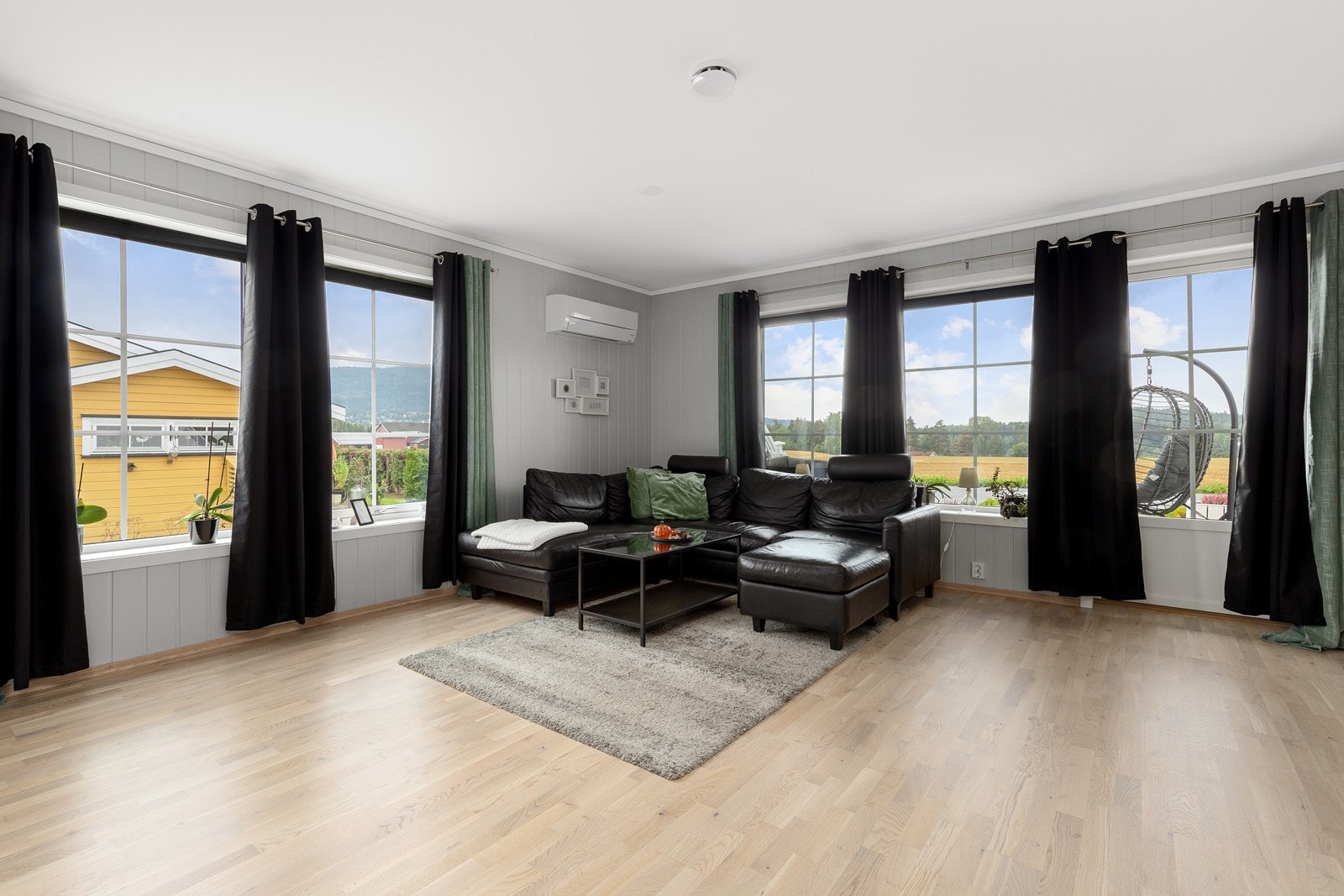 Fra stuen er det også utgang til terrassen. Galleribilde