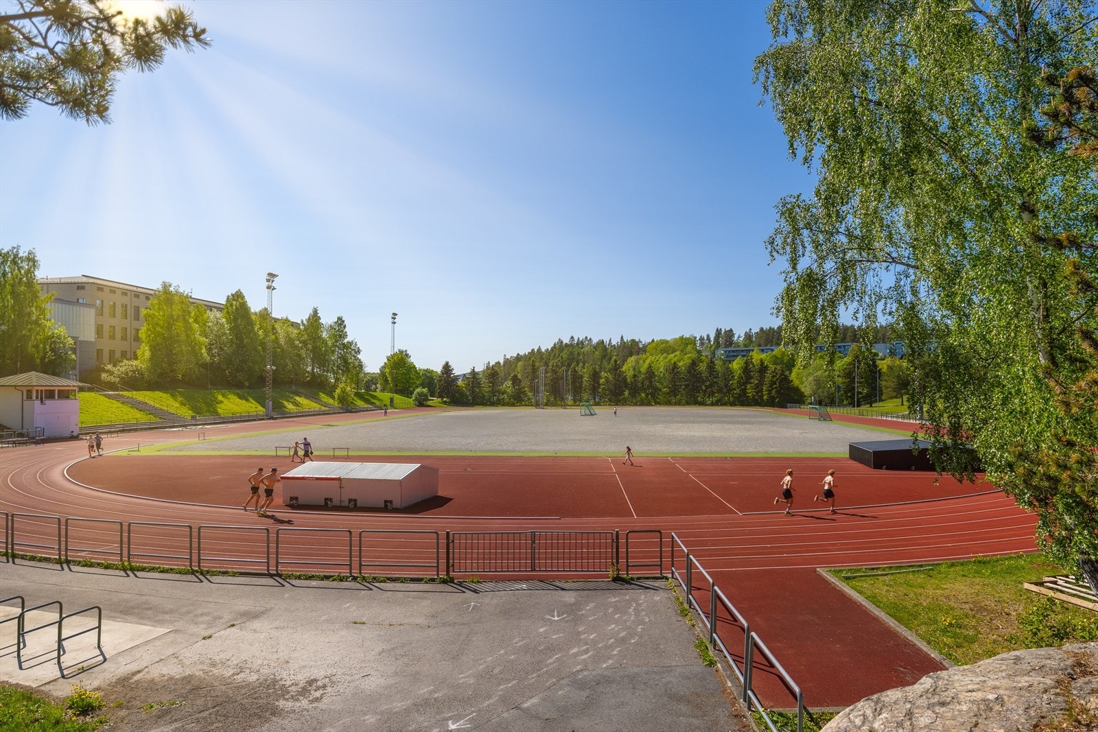 Stovnerbanen med løpebane, idrettshall m.m. Galleribilde