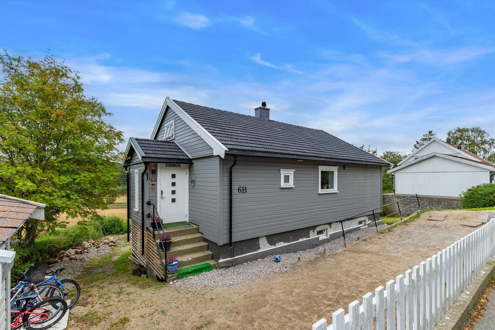 Her kan det blant annet nevnes både barnehage, skole, dagligvarebutikker, sentre og flere flotte tur og aktivitetsmuligheter. Galleribilde