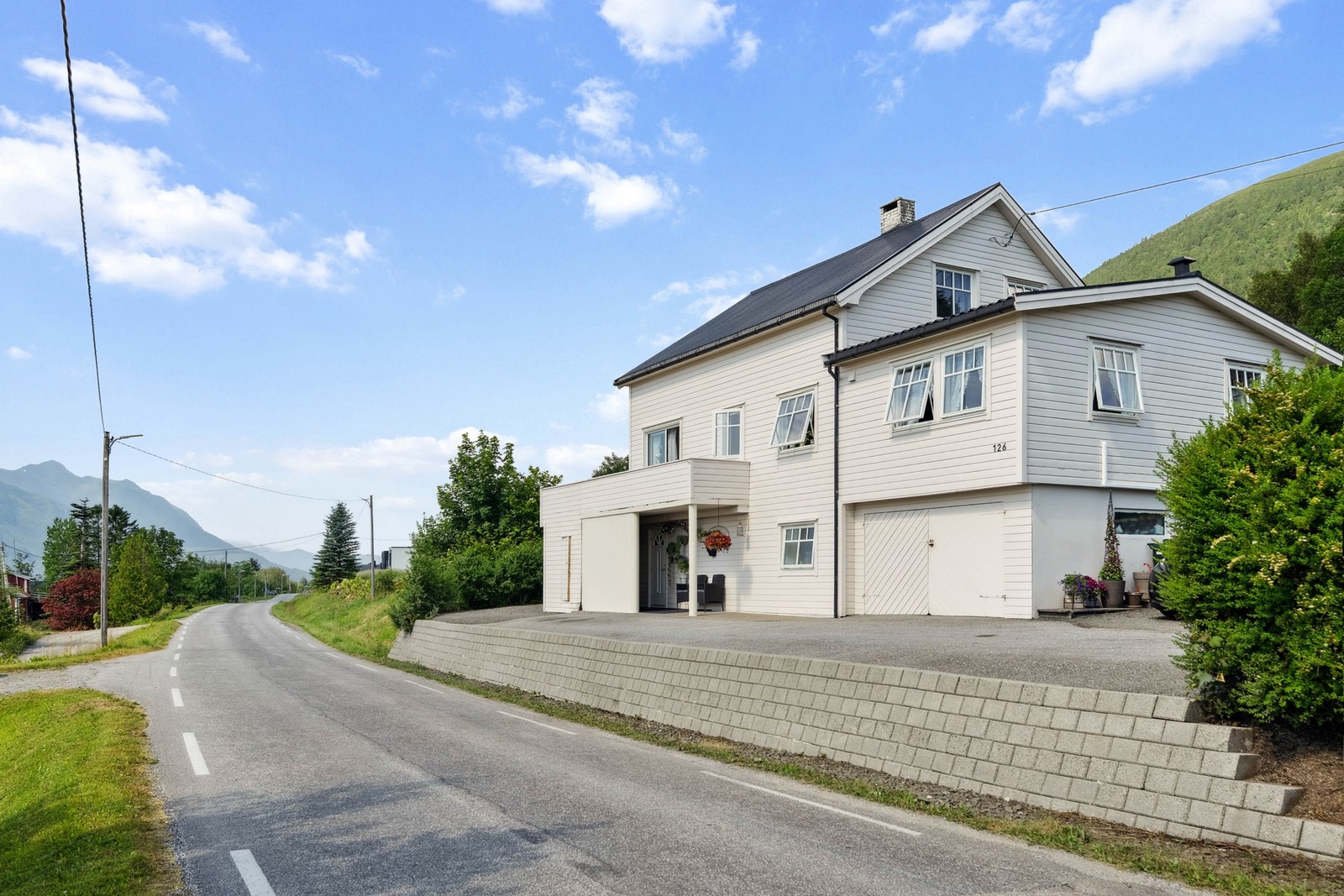 Innflytningsklar enebolig på Eide Galleribilde