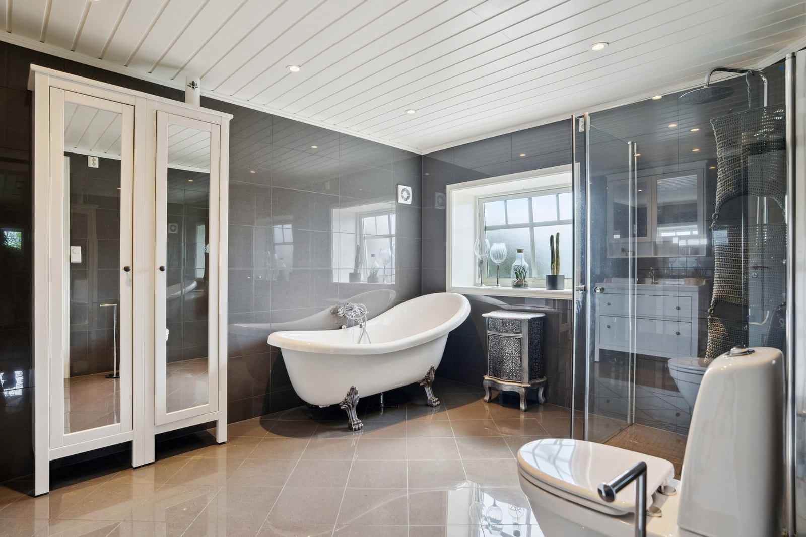 Flislagt bad fra med varmekabler i gulv Galleribilde