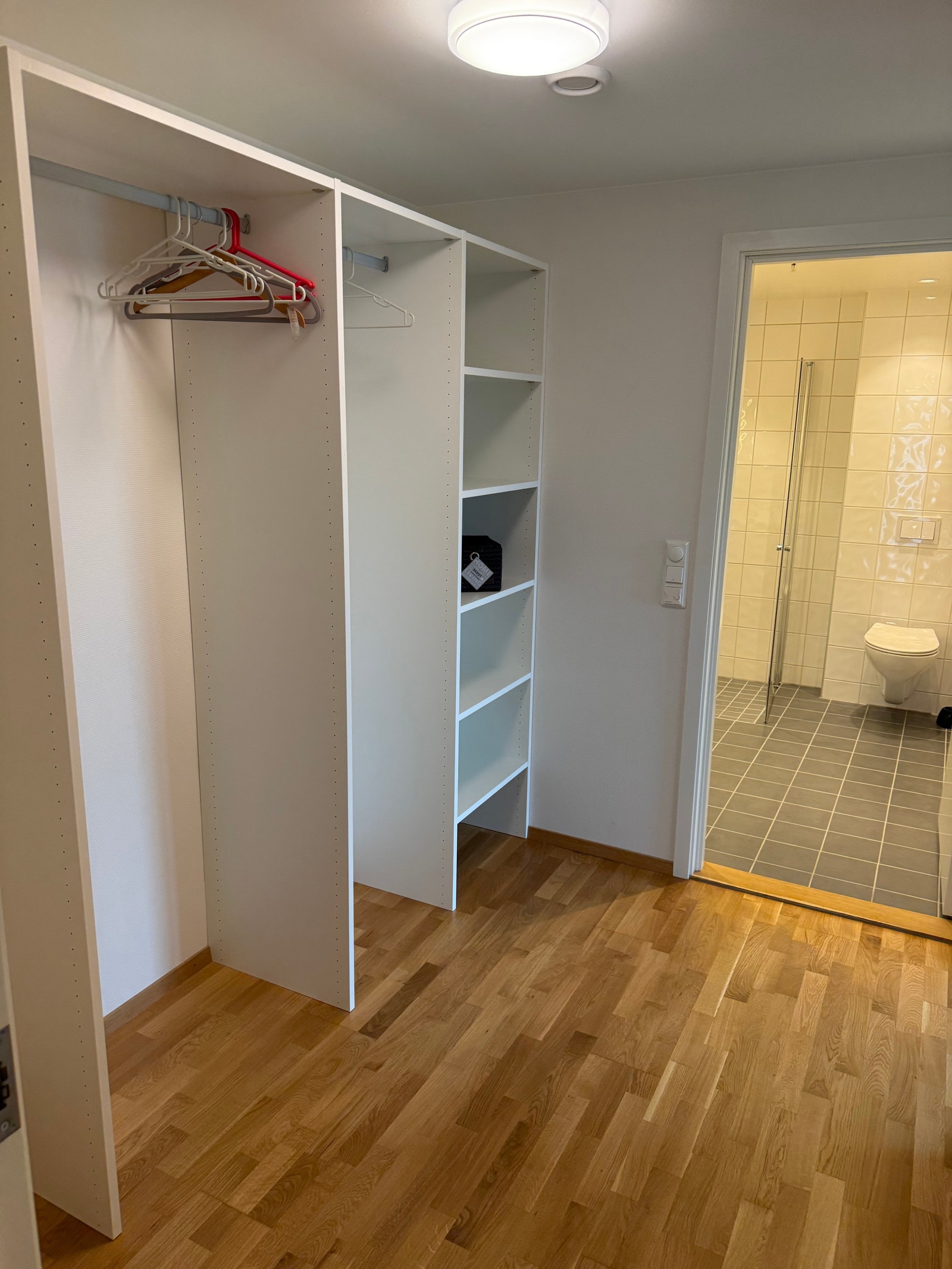 Garderobe Galleribilde