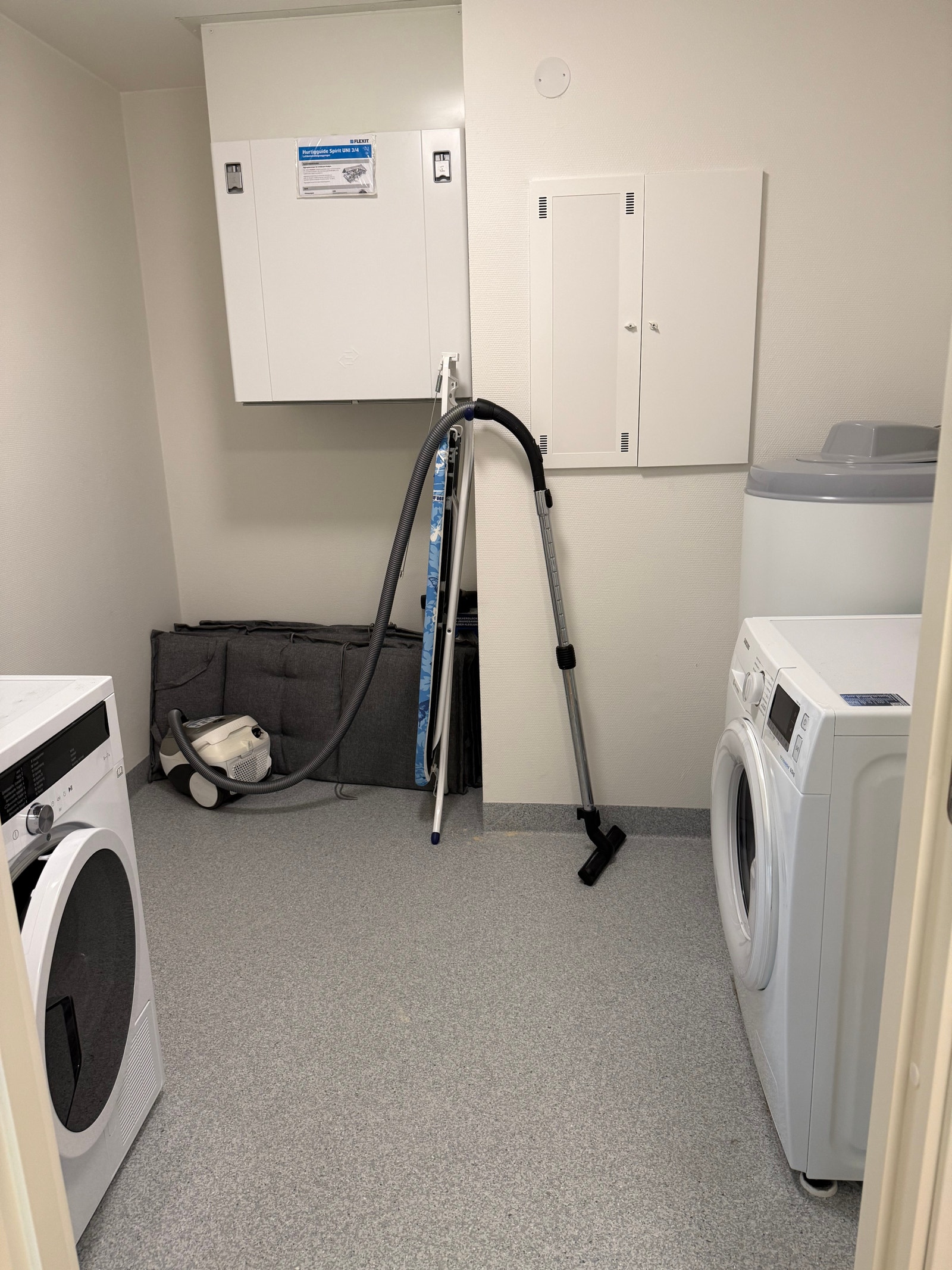 Vaskerom Galleribilde