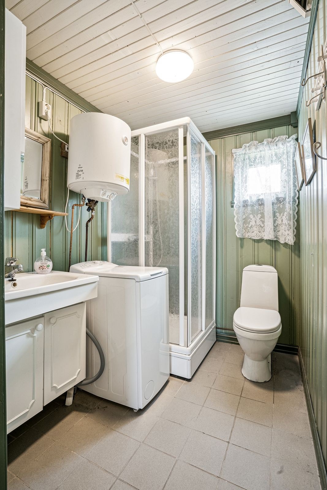 Grei størrelse på baderommet. Galleribilde