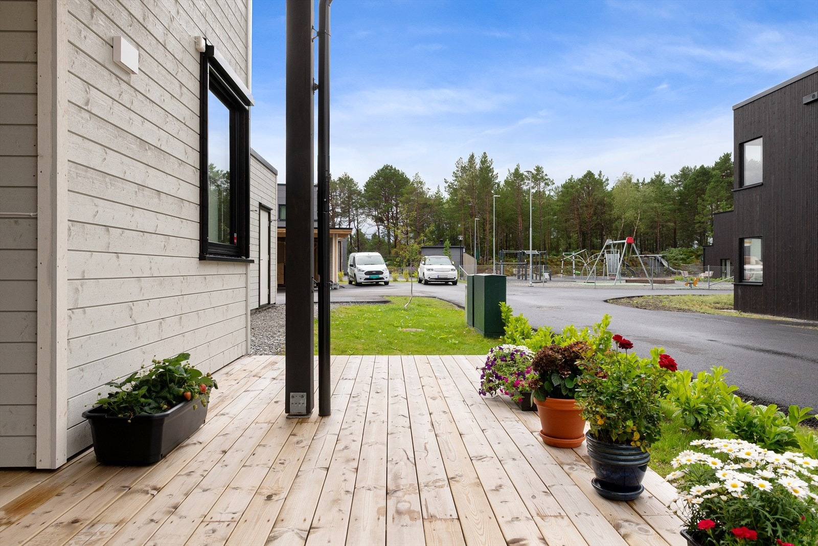 Leiligheten har utebod i bodhus mot syd. Galleribilde