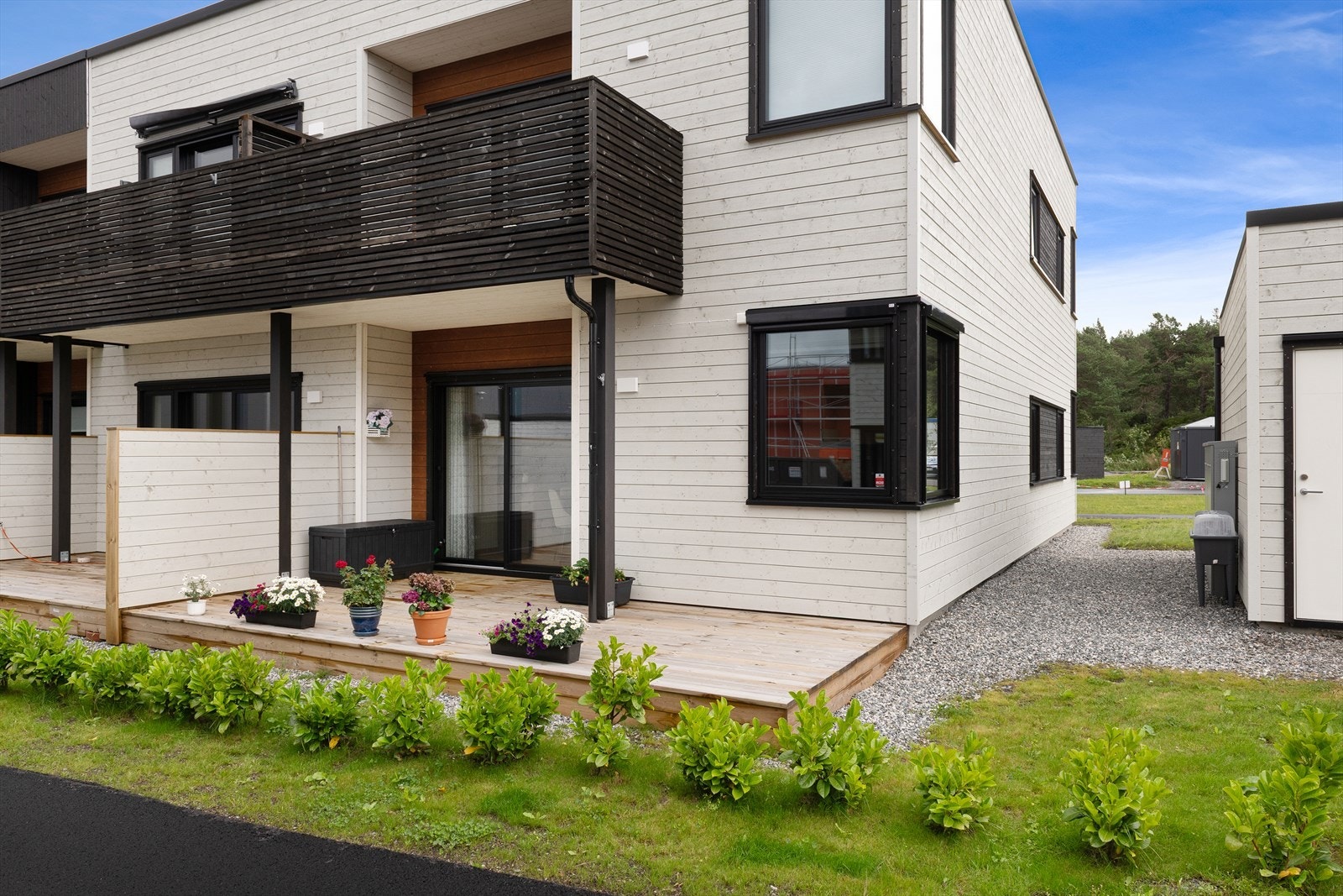 Leiligheten ligger som endeleilighet mot sør, og har vestvendt orientering. Galleribilde