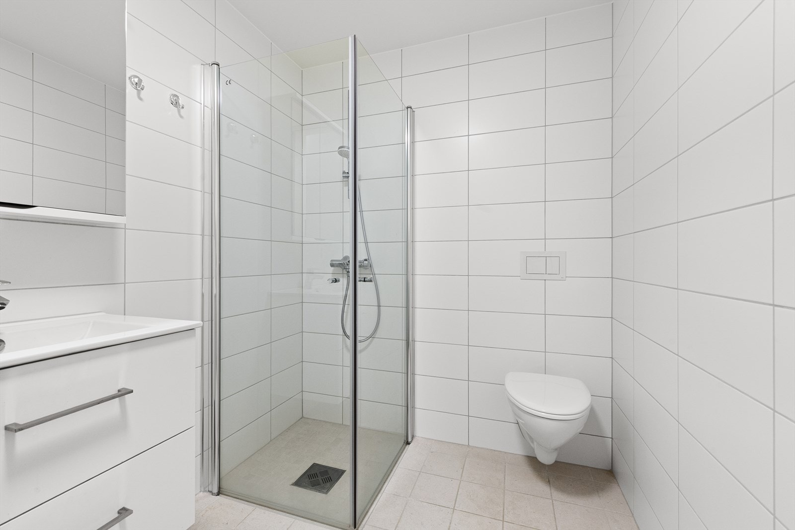 Vegghengt wc og innfellbare dusjvegger. Galleribilde