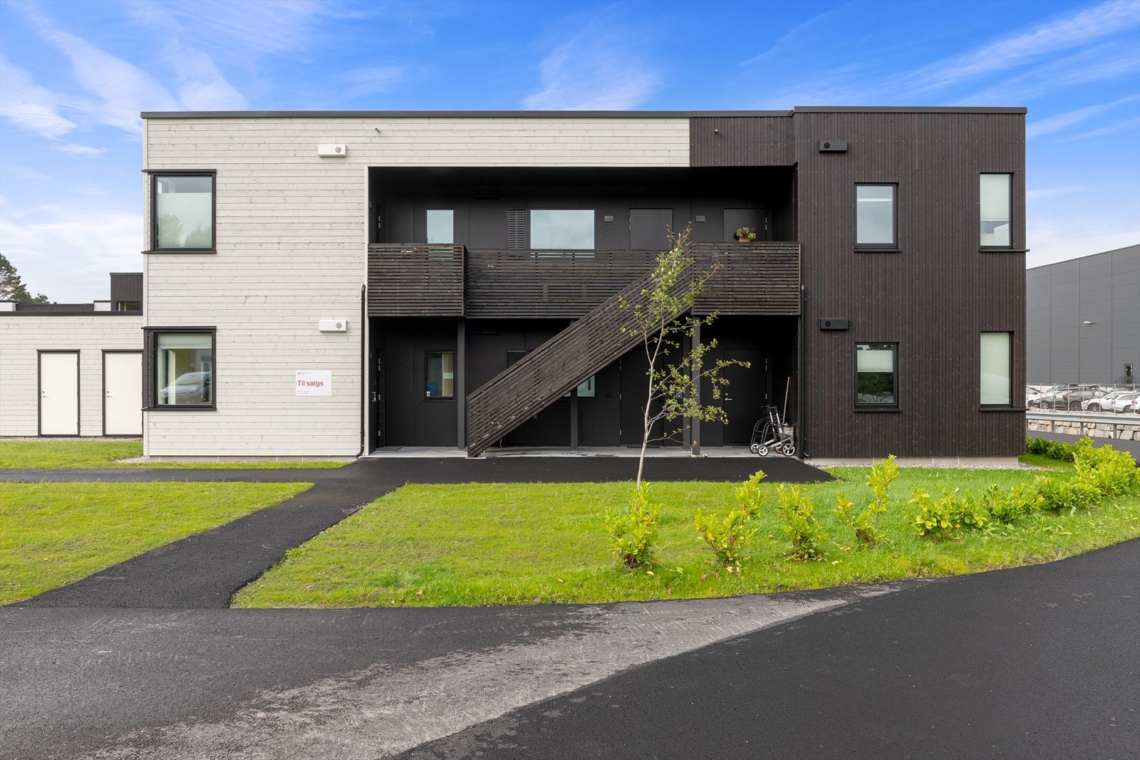 Leiligheten har overbygget inngangsparti. Galleribilde