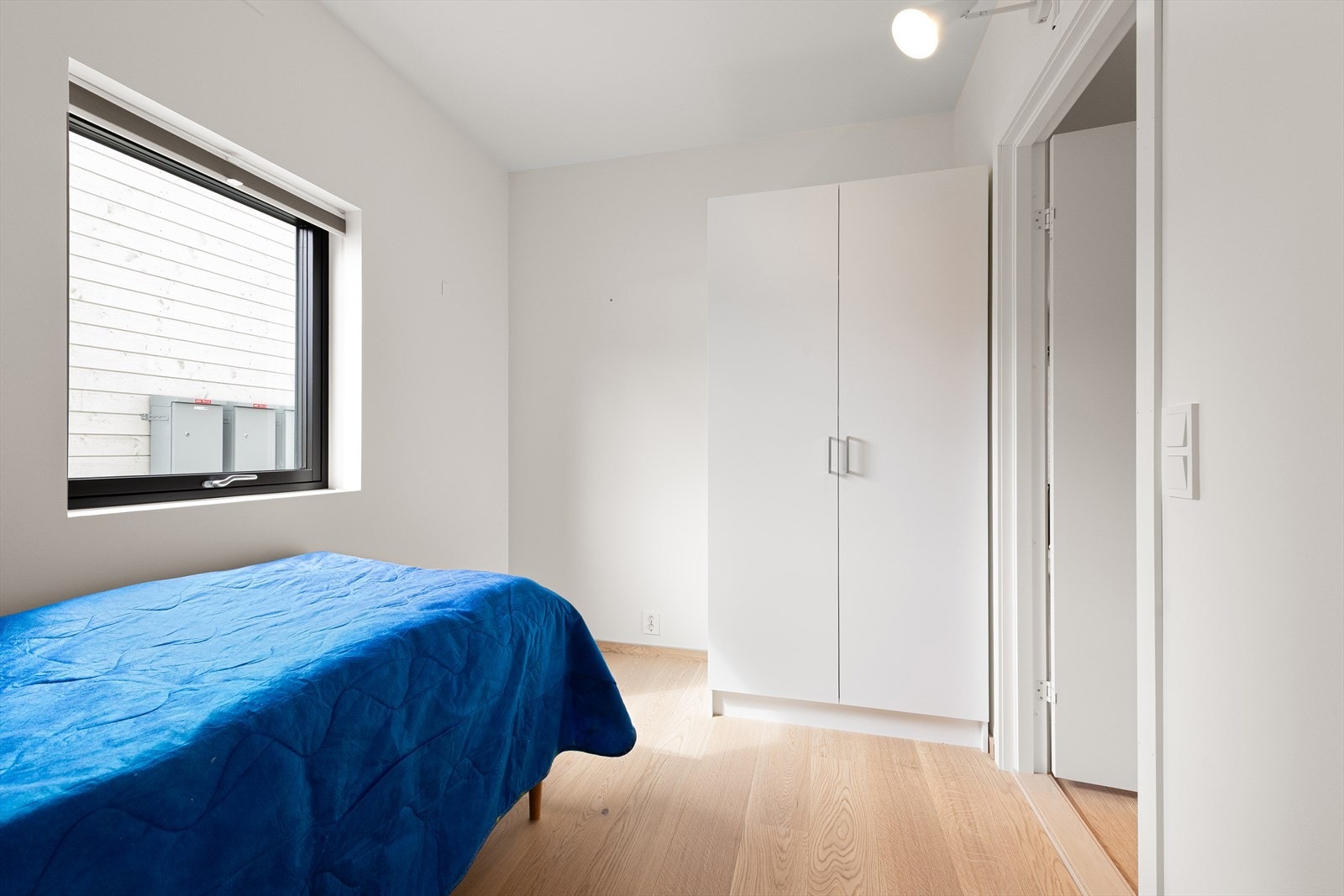 Soverom 2 har god garderobeplass. Galleribilde