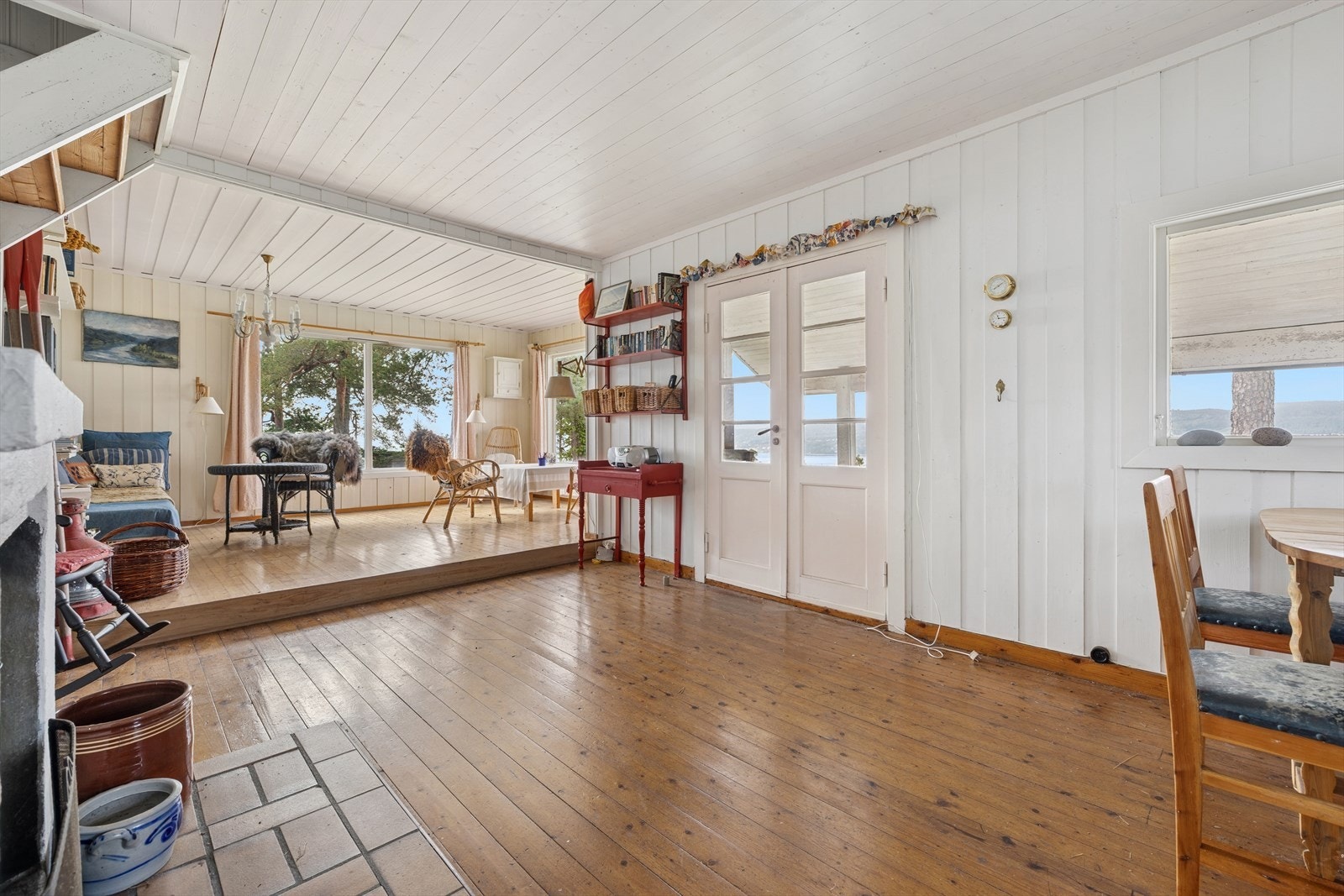 Her får du god plass til både sofagruppe, spisegruppe og andre sosiale soner. Galleribilde