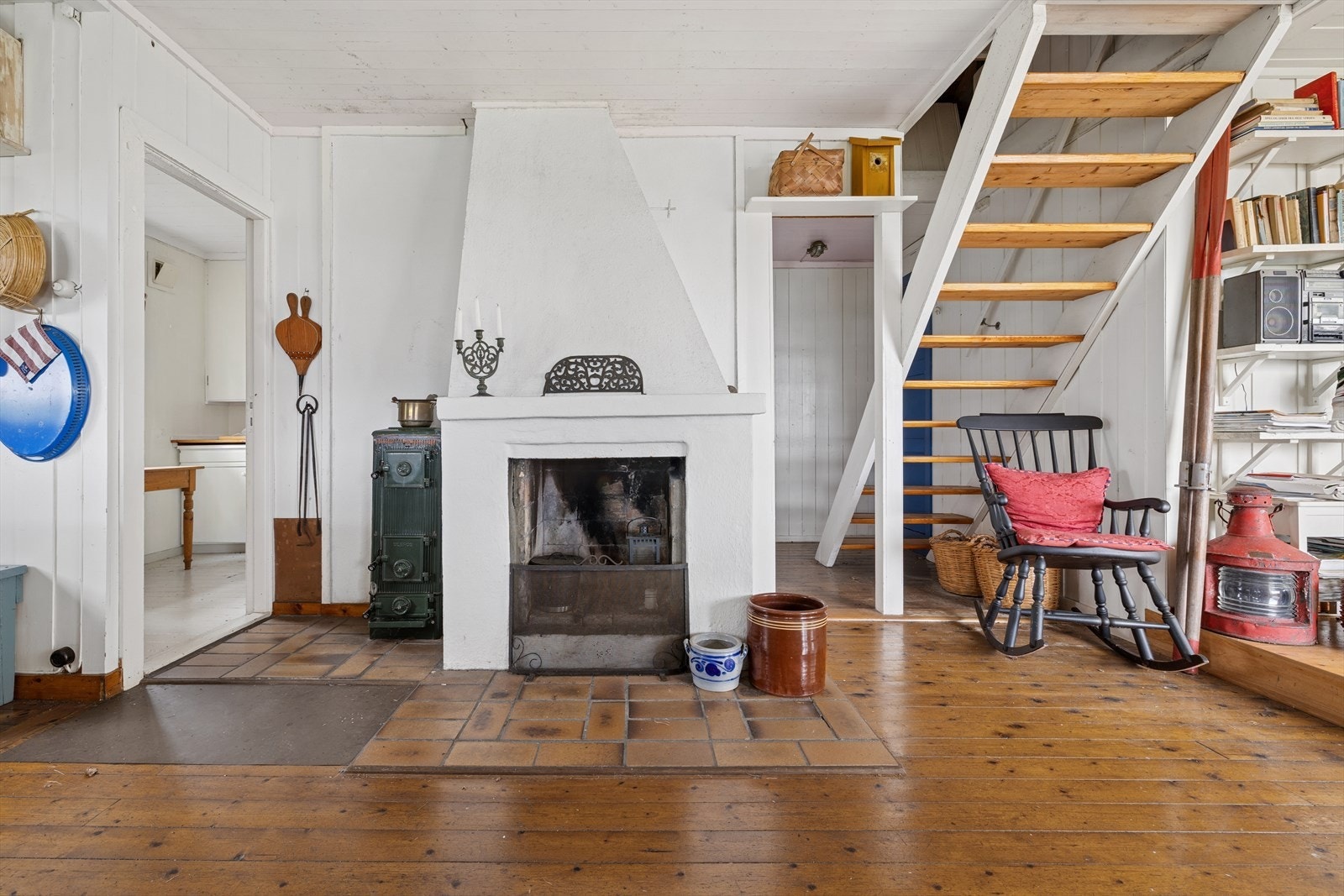 Fra stuen er det trappeadkomst til loftet. Galleribilde