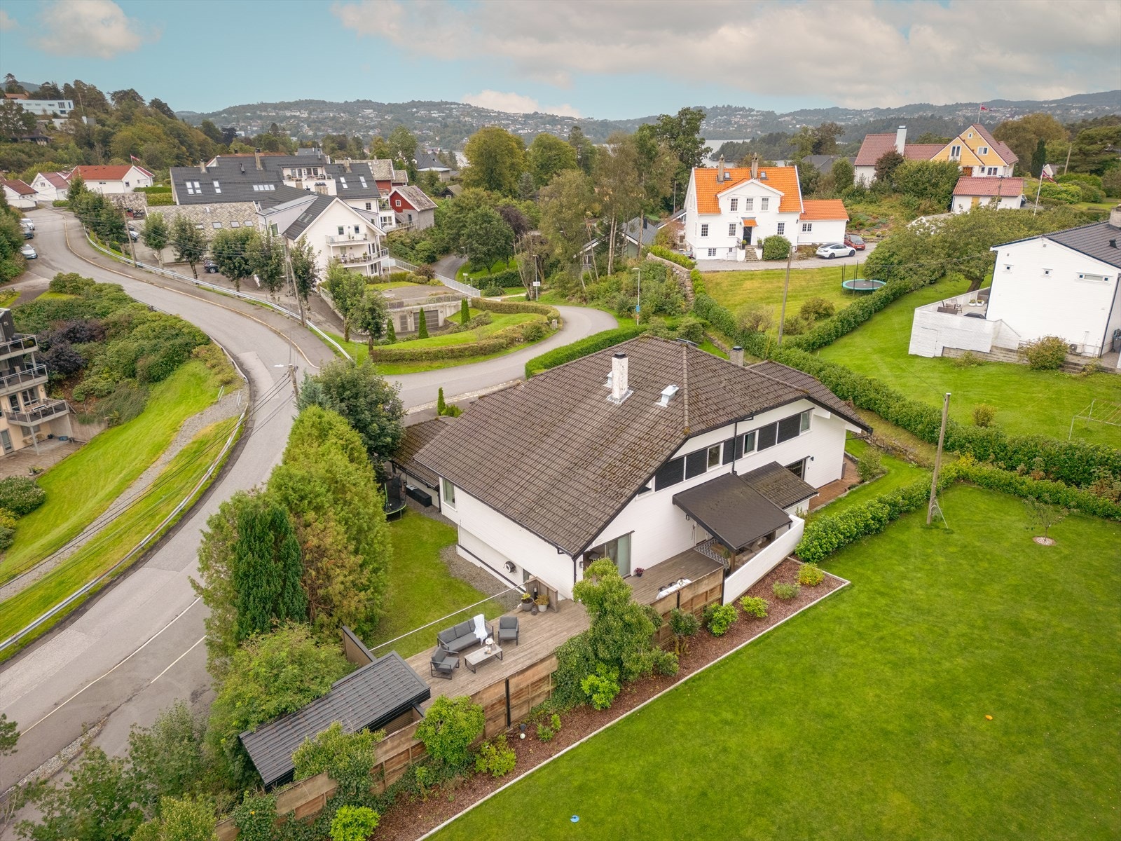 Nabolaget er svært barnevennlig og byr på mange muligheter for en storfamilie. Galleribilde