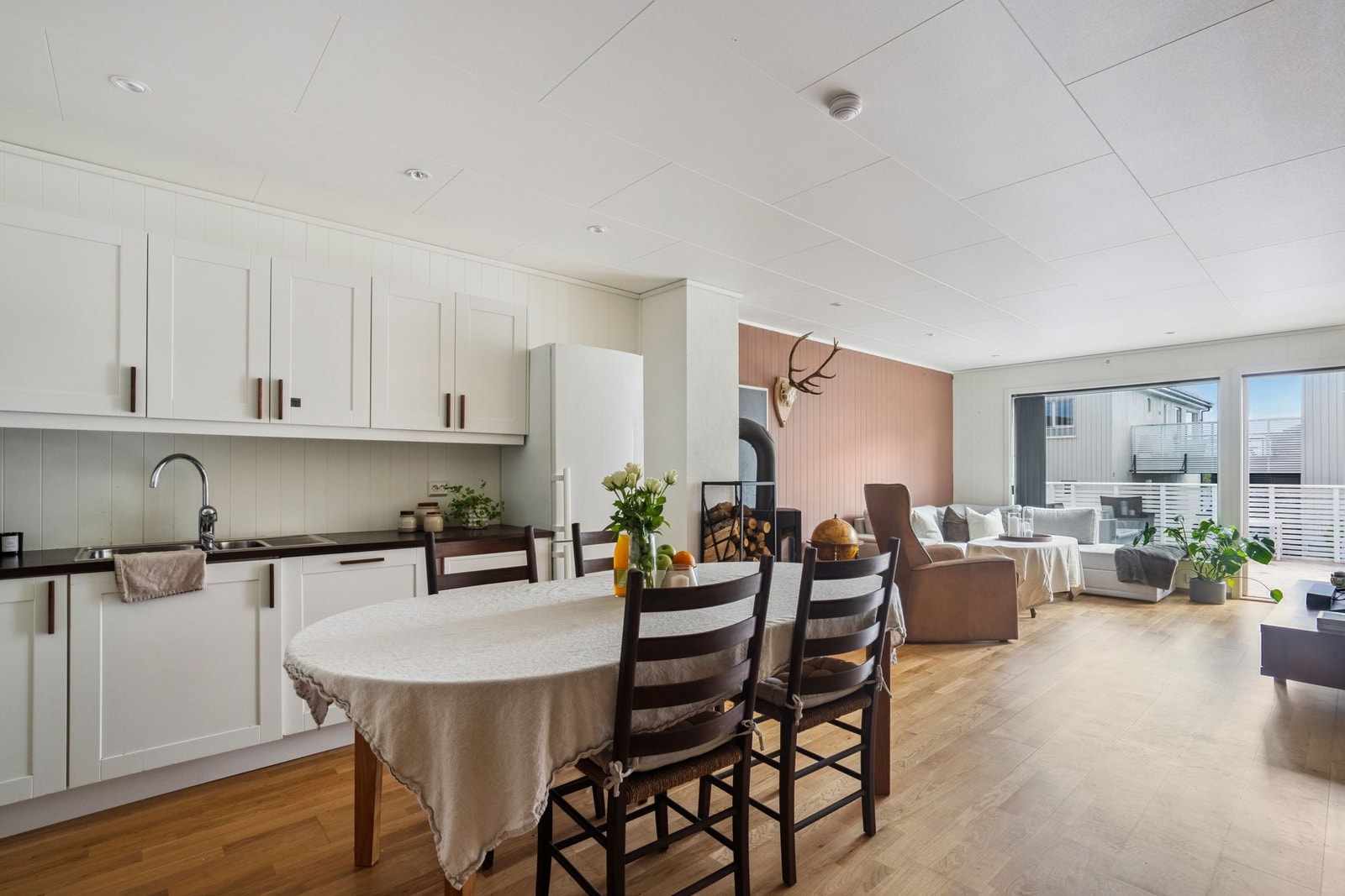 Kombinert kjøkken og stue. Galleribilde