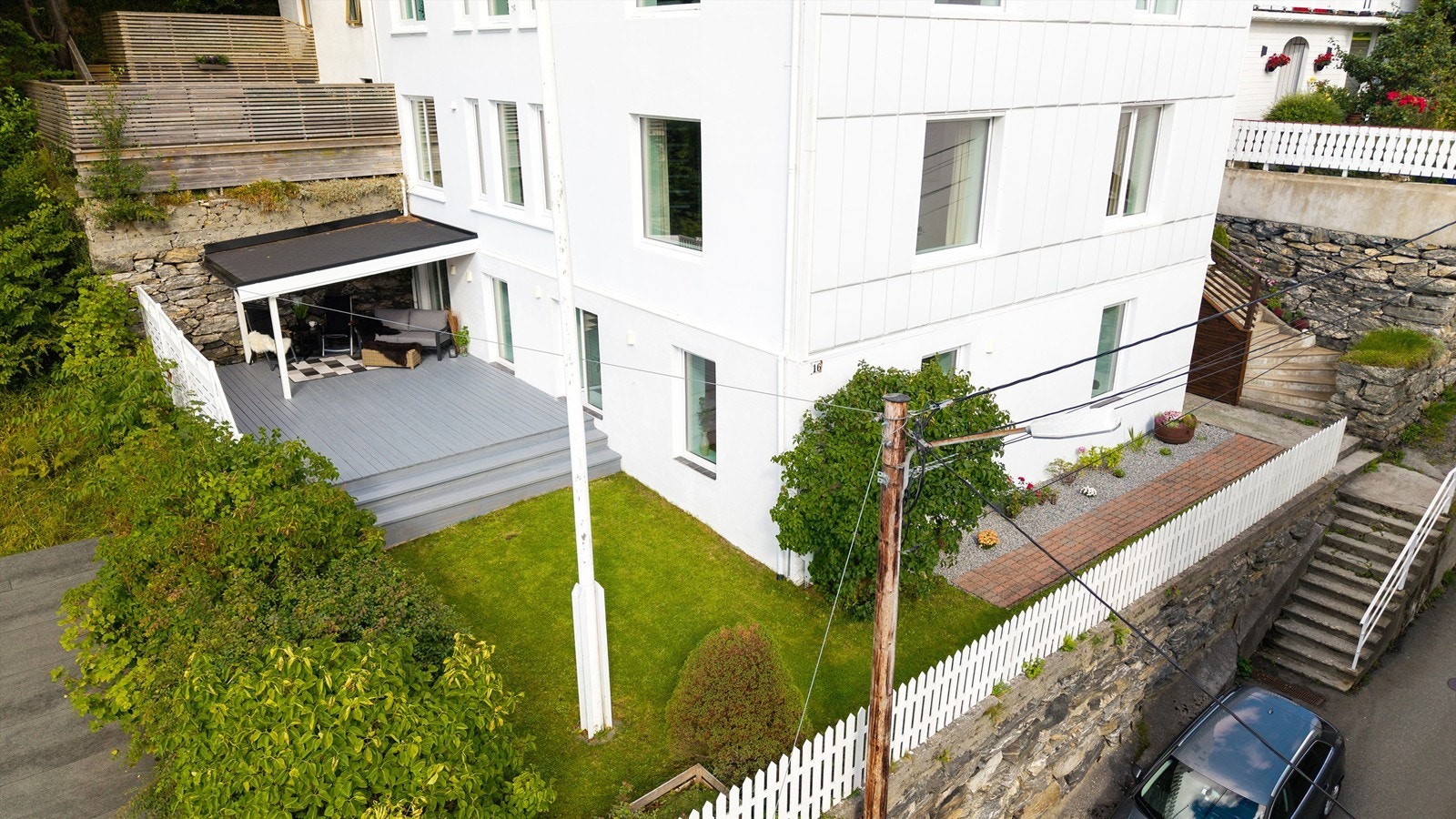 Dronebilde av fasade og markterrasse Galleribilde