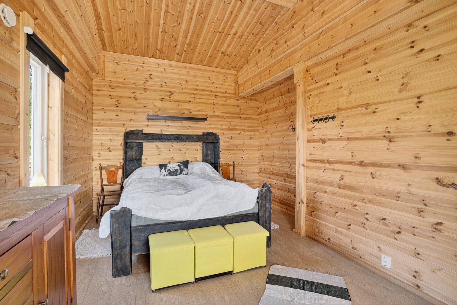 Ved stuen er det et romslig soverom. Galleribilde