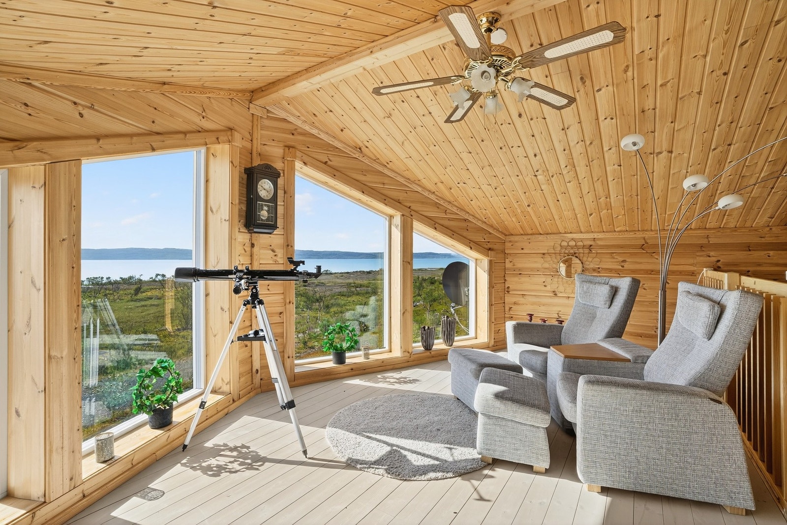 Her kan man sitte å nyte utsikten året rundt. Galleribilde