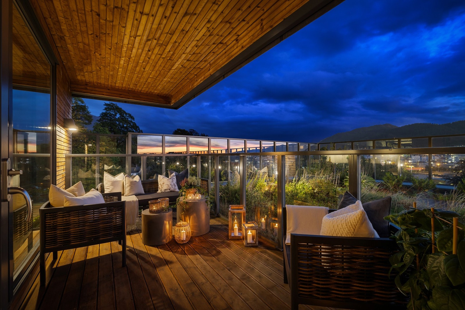LEKKKER 3-ROMS ENDELEILIGHET | HEIS | FAST GARASJEPLASS | PRIVAT TERRASSE | FELLES TAKHAGE | MEGET SOLRIKT | FIN UTSIKT Galleribilde