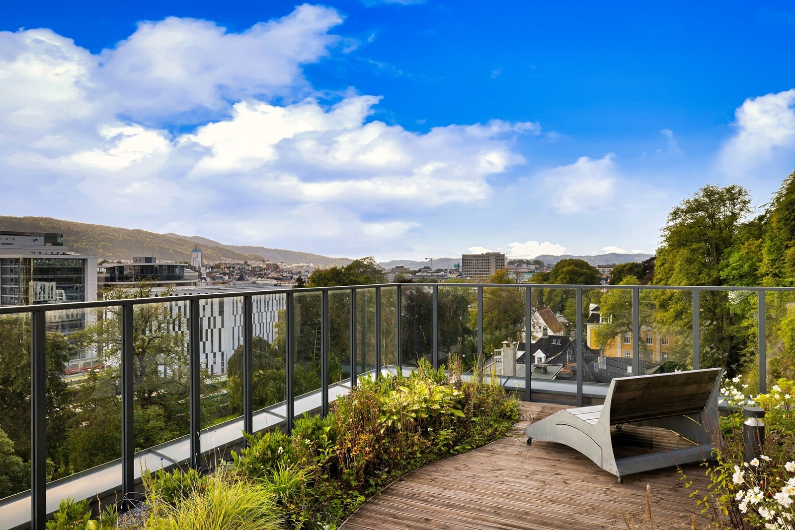 Bildet viser deler av arealet fra felles takterrasse i 8. etasje. Galleribilde
