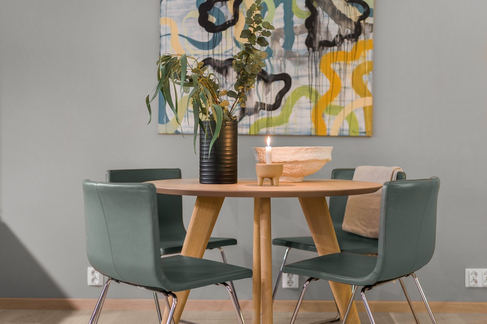 Plass til å innrede med hyggelig spisegruppe Galleribilde