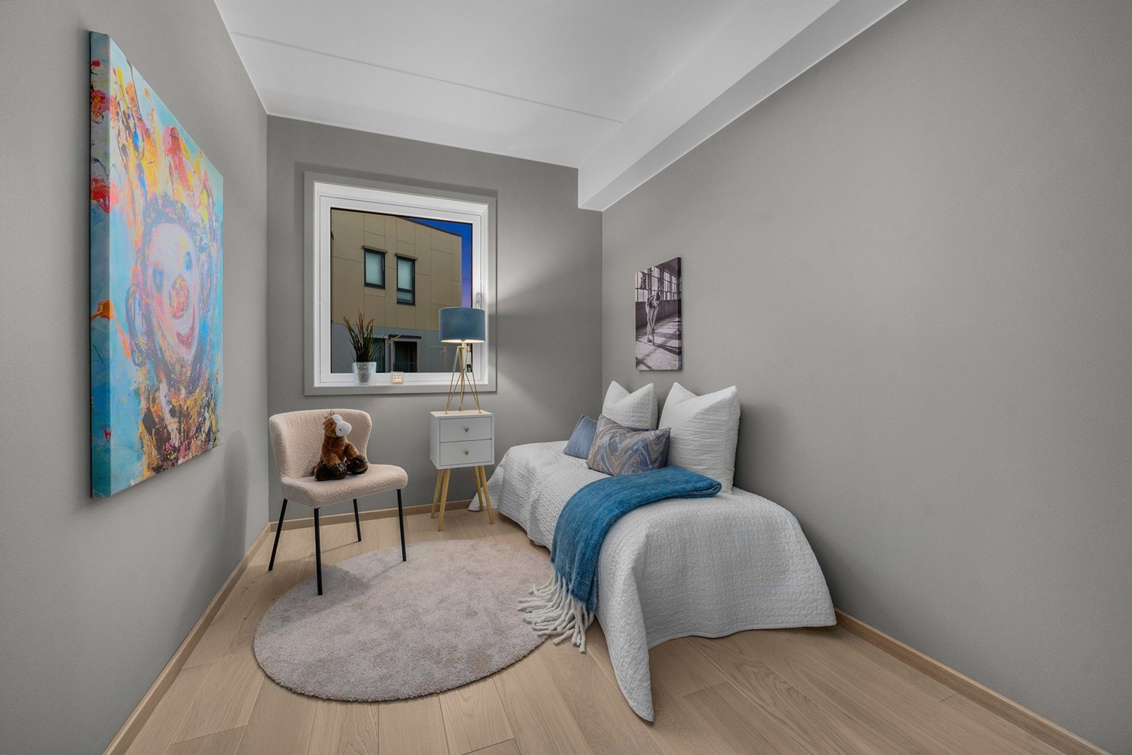 Leilighetens andre soverom er også av god størrelse og stor vindusflate gir godt med natulig lys og gjør det enkelt å lufte ut Galleribilde