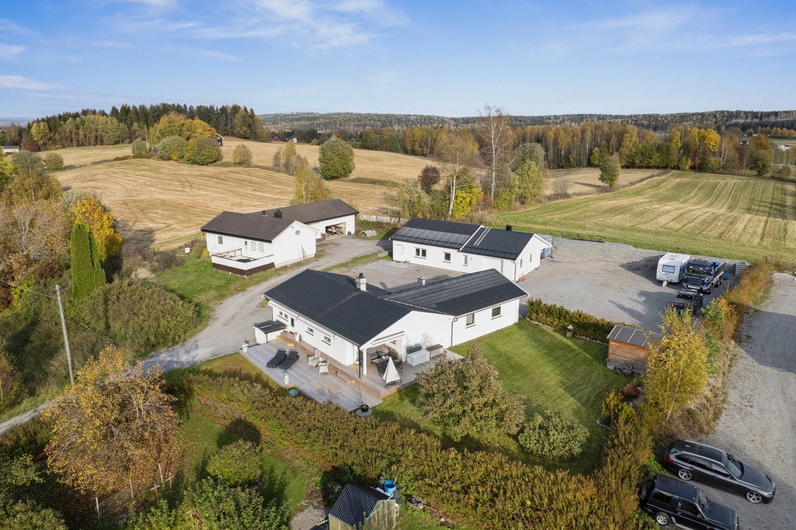 Familievennlig enebolig med en idyllisk og naturskjønn beliggenhet på Bøn i Eidsvoll kommune. Galleribilde