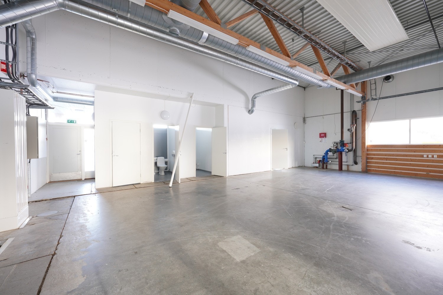 Lettlager i tilknytning til kundemottak/kontorlandskap Galleribilde