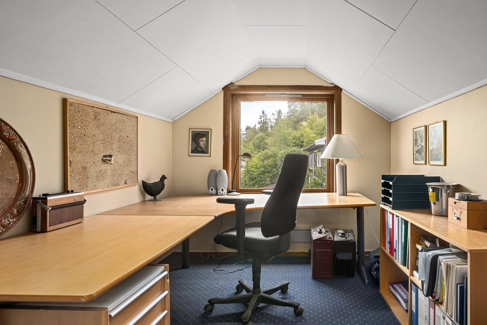 Innredet rom på loft. Ikke godkjent til varig opphold Galleribilde