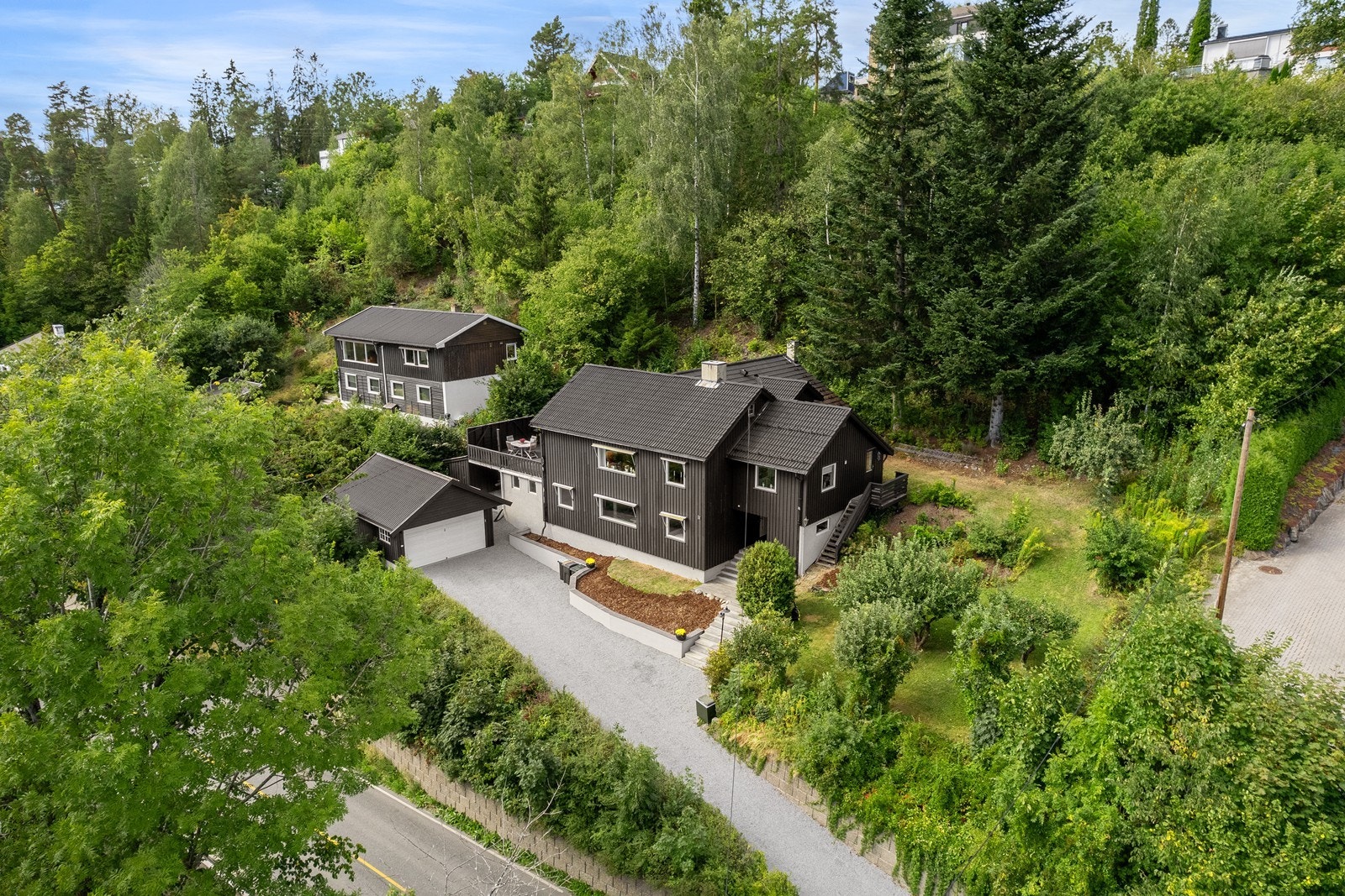 Velkommen til Presteveien 35. Stor, innholdsrik enebolig med dobbel garasje Galleribilde