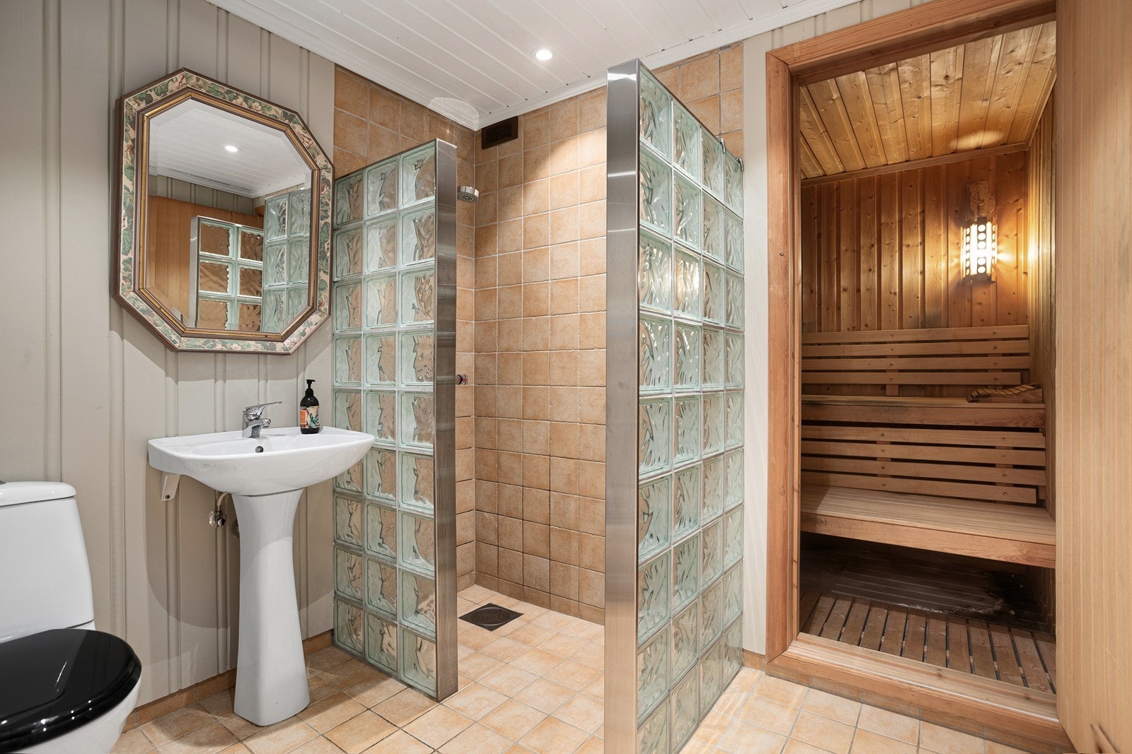 Bad 2 med badstue Galleribilde