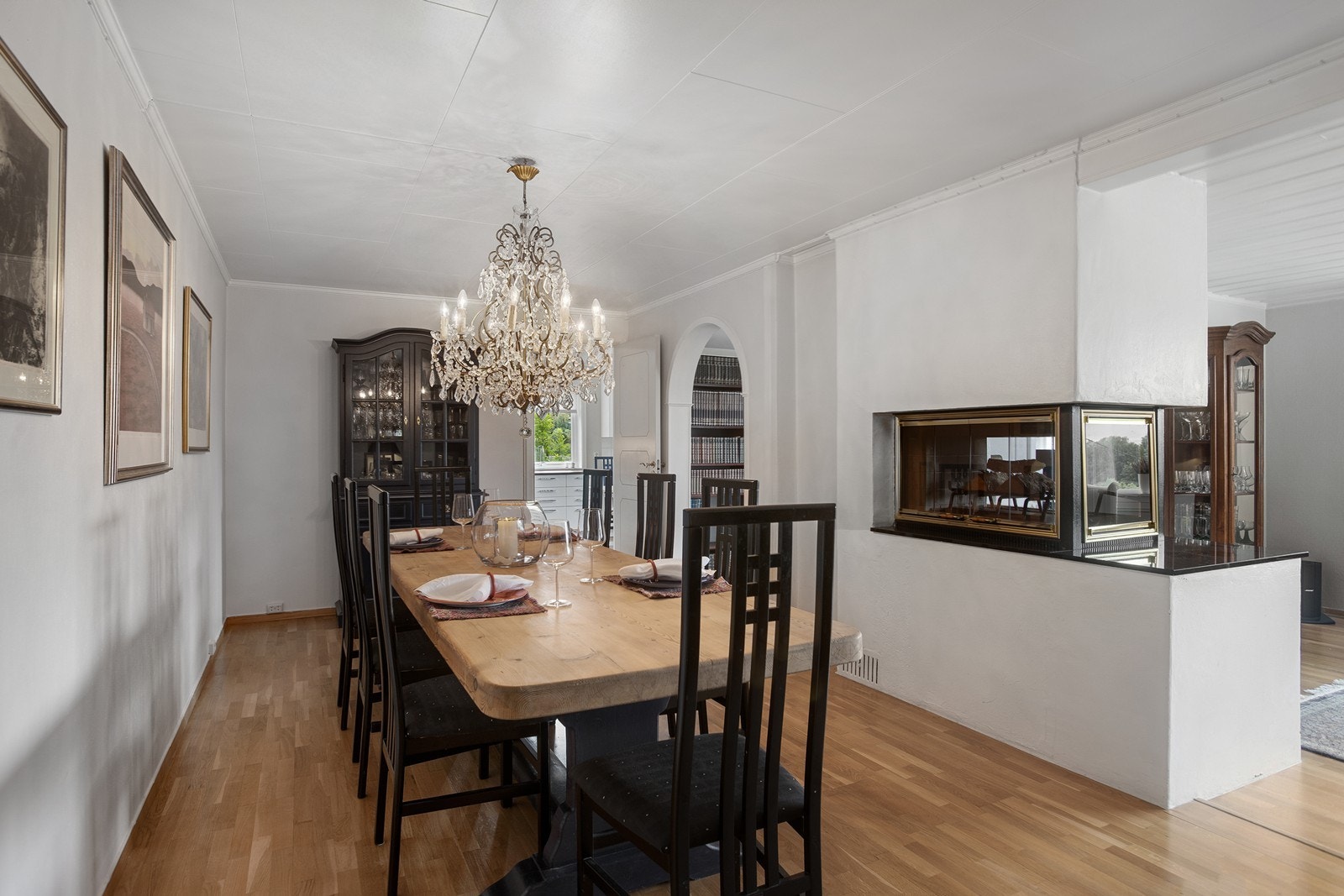 Spisestue med peis Galleribilde